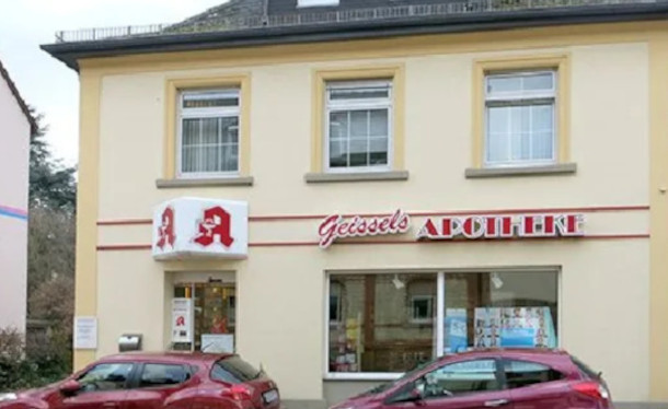 Bild Geissels Apotheke in Wiesbaden von vorne